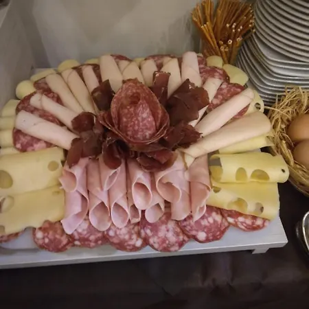 Ξενοδοχείο Umberto House 3*