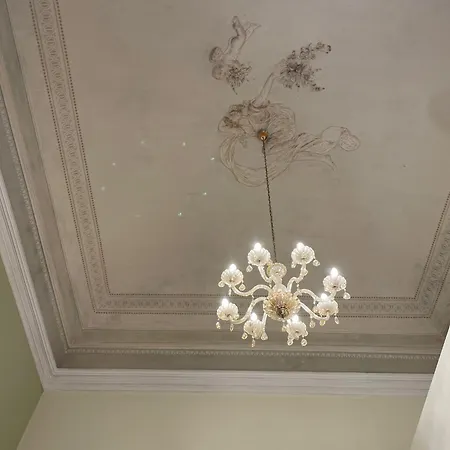 Ξενοδοχείο Umberto House 3*